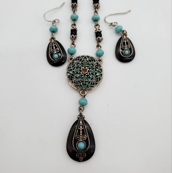 2009 Avon Turquoise Colored & Brown Medallion Necklace Earrings Gift Set - Picture 1 of 7